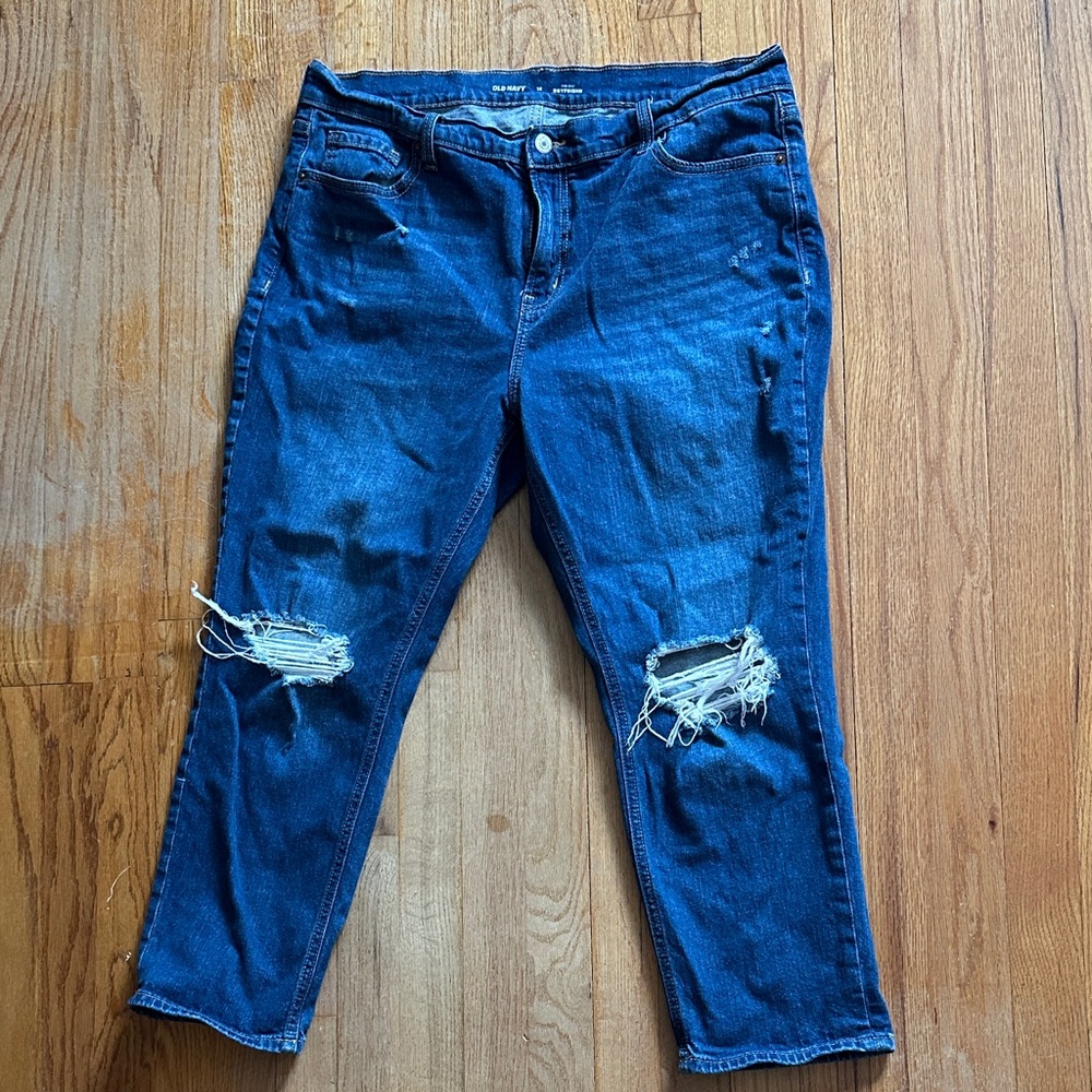Old Navy Distressed Ankle Jeans in Dark Blue